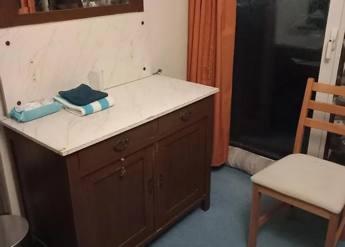 Bed and Breakfast Eenpersoonskamer Met Gezamenlijk Gebruik Badkamer En Toilet Thorn