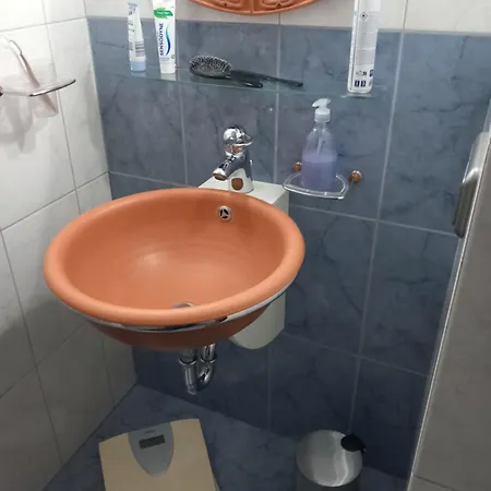 Eenpersoonskamer Met Gezamenlijk Gebruik Badkamer En Toilet